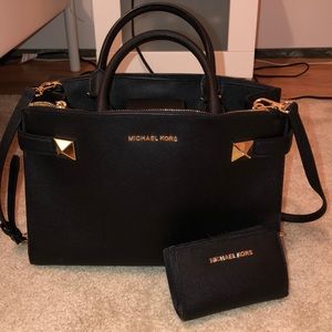 Michael kors purse and wallet bundle